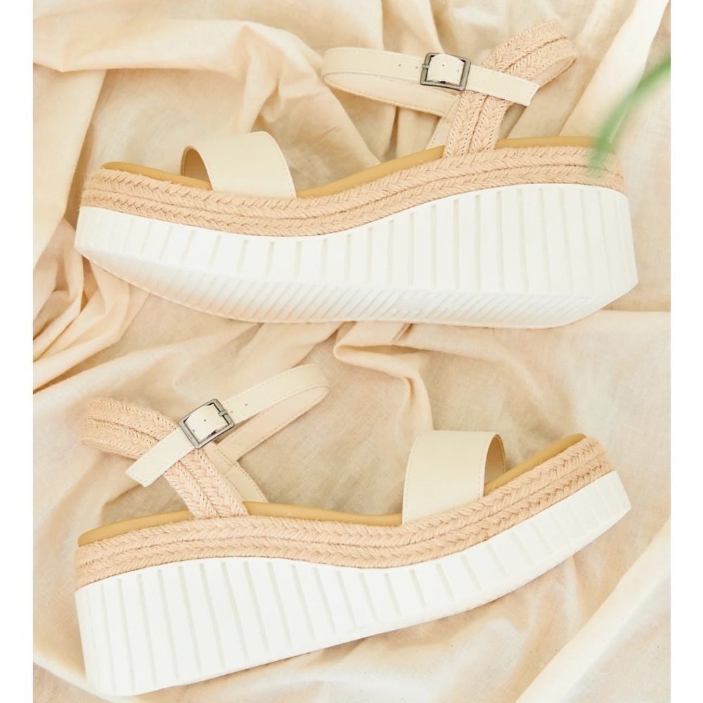 New with tags altard state azzure wedge sandal
